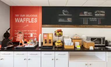 Free Hot Breakfast