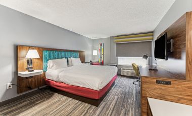 Hampton Inn & Suites, Fort Lauderdale, provides comfortable accommodations near the airport for extended stays.