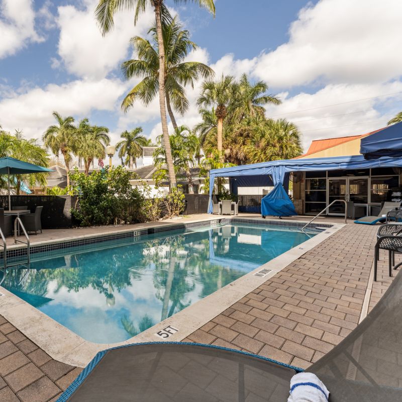 Fort Lauderdale Hotel with elegant outdoor pool