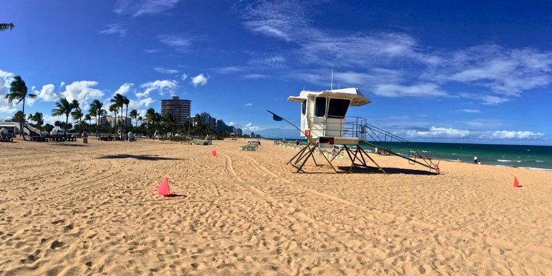 A lifeguard tower on Lauderdale Beach with a vibrant blue sky, representing family-friendly options in Fort Lauderdale.